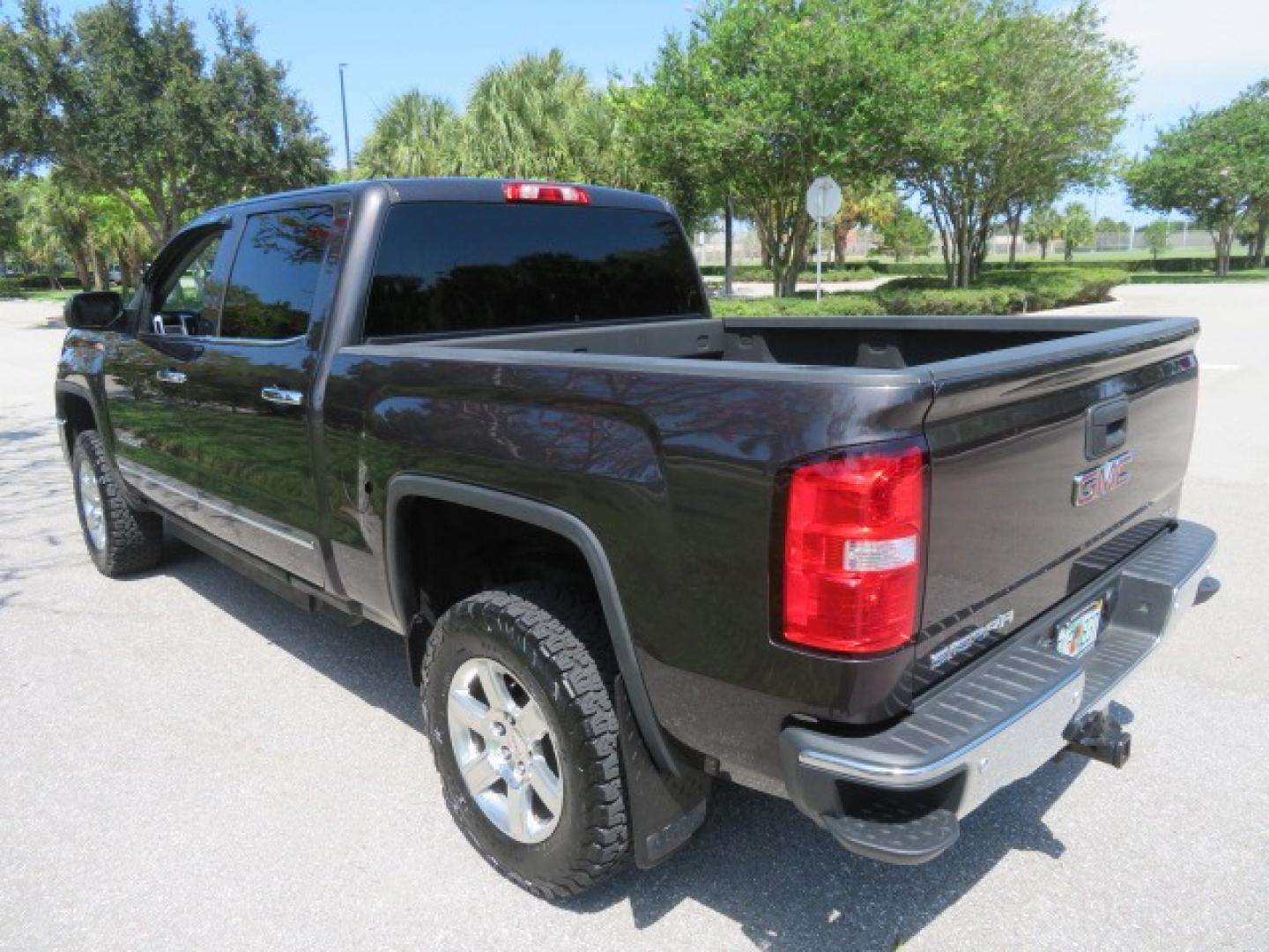 2014 /Black GMC Sierra 1500 SLT Crew Cab 2WD (3GTP1VEC2EG) with an 5.3L V8 OHV 16V engine, 6-Speed Automatic transmission, located at 4301 Oak Circle #19, Boca Raton, FL, 33431, (954) 561-2499, 26.388861, -80.084038 - Photo#20